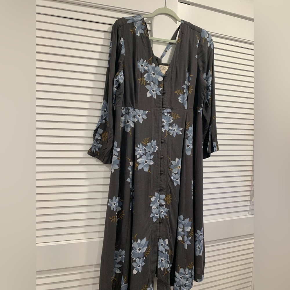 EUC Mimi Maternity midi floral smoked back dress size Large
